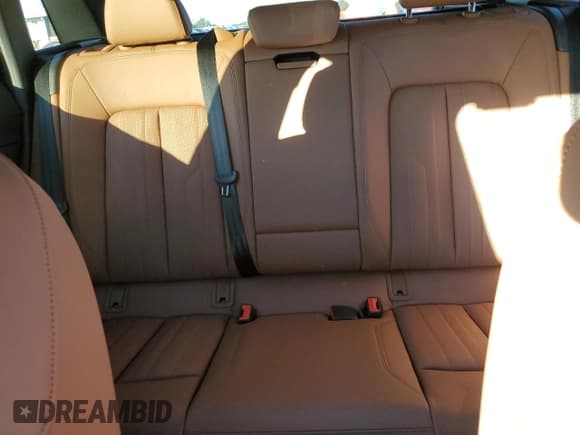 ✅ 2022 Audi e-tron Premium Plus • VIN: WA1LAAGE8NB030872 • Lot: 72593972. Wystawiony na Copart z przebiegiem 4 896 mil. Bezpłatny archiwum sprzedaży aukcyjnych z USA i szczegółowy raport historii pojazdu na DreamBid. Zdjęcie 10.