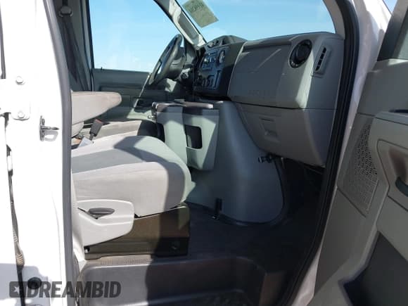 ✅ 2014 Ford Econoline Passenger XL • VIN: 1FBSS3BL0EDA81727 • Lot: 41158204. Wystawiony na IAAI z przebiegiem 493 524 mil. Bezpłatny archiwum sprzedaży aukcyjnych z USA i szczegółowy raport historii pojazdu na DreamBid. Zdjęcie 5.