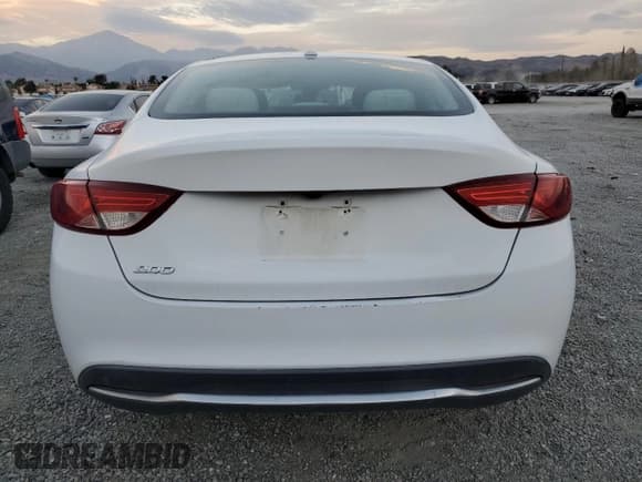 ✅ 2015 Chrysler 200 Limited • VIN: 1C3CCCABXFN607609 • Lot: 92898305. Wystawiony na Copart z przebiegiem 104 068 mil. Bezpłatny archiwum sprzedaży aukcyjnych z USA i szczegółowy raport historii pojazdu na DreamBid. Zdjęcie 6.