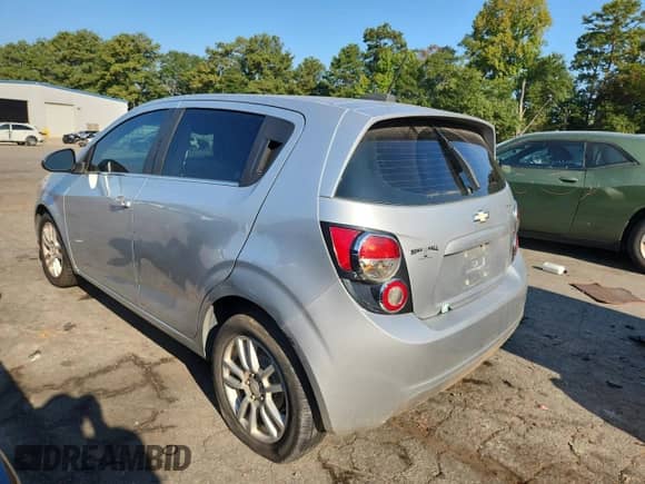 2015 Chevrolet Sonic LT с VIN 1G1JC6SB0F4151833, выставлен на аукционе Copart как лот 80561405 с пробегом 145 990 миль миль и Чистый • Clean title. История ставок и продаж доступна на DreamBid. Изображение 2.