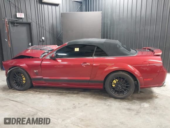 ✅ 2007 Ford Mustang GT Deluxe • VIN: 1ZVHT85H275345662 • Lot: 42380054. Listed on IAAI with 87,400 mi. Free auction sales archive from the USA and detailed vehicle history report at DreamBid. Image 14.