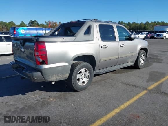 ✅ 2008 Chevrolet Avalanche 1LT • VIN: 3GNEC12038G108207 • Лот: 43683575. Опубликован ранее на IAAI с пробегом 119 474 миль. Бесплатный доступ к архиву аукционных продаж из США и подробный отчёт об истории автомобиля на DreamBid. Изображение 4.