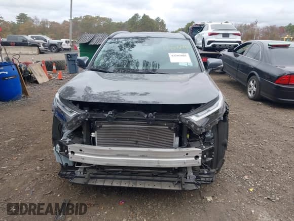 ✅ 2025 Toyota RAV4 XLE • VIN: 2T3P1RFV2SC505511 • Lot: 43505081. Wystawiony na IAAI z przebiegiem 22 758 mil. Bezpłatny archiwum sprzedaży aukcyjnych z USA i szczegółowy raport historii pojazdu na DreamBid. Zdjęcie 12.