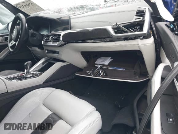 ✅ 2021 BMW X6 M • VIN: 5YMCY0C01M9E88629 • Lot: 42469329. Wystawiony na IAAI z przebiegiem 33 051 mil. Bezpłatny archiwum sprzedaży aukcyjnych z USA i szczegółowy raport historii pojazdu na DreamBid. Zdjęcie 5.