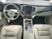 ✅ 2019 Volvo XC90 Momentum • VIN: YV4102CK2K1469517 • Lot: 67533235. Wystawiony na Copart z przebiegiem 87 022 mil. Bezpłatny archiwum sprzedaży aukcyjnych z USA i szczegółowy raport historii pojazdu na DreamBid. Zdjęcie 8.