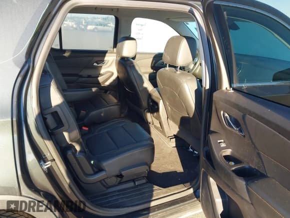 ✅ 2019 Chevrolet Traverse LT • VIN: 1GNEVHKW5KJ219001 • Lot: 43404036. Wystawiony na IAAI z przebiegiem 77 211 mil. Bezpłatny archiwum sprzedaży aukcyjnych z USA i szczegółowy raport historii pojazdu na DreamBid. Zdjęcie 8.