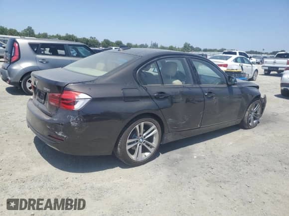 2016 BMW 3 Series z VIN WBA8E7C57GK415560, wystawiony jako Copart lot #60493425 z przebiegiem 37 702 mil mil oraz Szkoda całkowita • Salvage title. Historia ofert i sprzedaży dostępna na DreamBid. Obrazek 3.