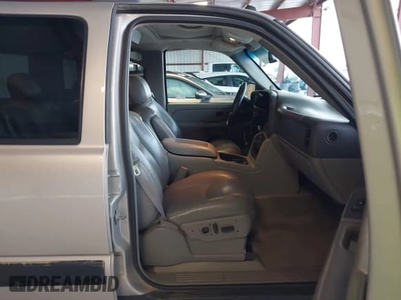 ✅ 2005 Chevrolet Suburban Z71 • VIN: 3GNFK16Z65G212590 • Lot: 43670546. Wystawiony na IAAI z przebiegiem 157 887 mil. Bezpłatny archiwum sprzedaży aukcyjnych z USA i szczegółowy raport historii pojazdu na DreamBid. Zdjęcie 5.