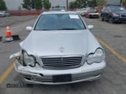 ✅ 2004 Mercedes-Benz C 230 Kompressor • VIN: WDBRF40J14A640366 • Lot: 43635106. Wystawiony na IAAI z przebiegiem 177 263 mil. Bezpłatny archiwum sprzedaży aukcyjnych z USA i szczegółowy raport historii pojazdu na DreamBid. Zdjęcie 13.