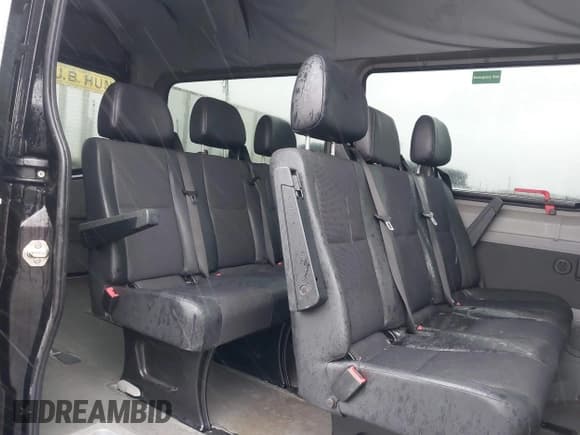 ✅ 2015 Mercedes-Benz Sprinter Passenger • VIN: WDZPE7DC7FP157196 • Lot: 43564964. Wystawiony na IAAI z przebiegiem 110 534 mil. Bezpłatny archiwum sprzedaży aukcyjnych z USA i szczegółowy raport historii pojazdu na DreamBid. Zdjęcie 8.