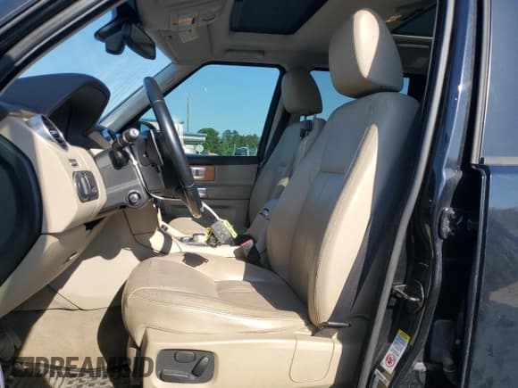 ✅ 2015 Land Rover LR4 Lux • VIN: SALAK2V61FA762465 • Лот: 51384904. Опубликован ранее на Copart с пробегом 152 764 миль. Бесплатный доступ к архиву аукционных продаж из США и подробный отчёт об истории автомобиля на DreamBid. Изображение 7.