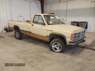 ✅ 1987 Dodge Dakota • VIN: 1B7GR14M4HS512318 • Лот: 43295833. Опубликован ранее на IAAI с пробегом 185 450 миль. Бесплатный доступ к архиву аукционных продаж из США и подробный отчёт об истории автомобиля на DreamBid. Изображение 1.