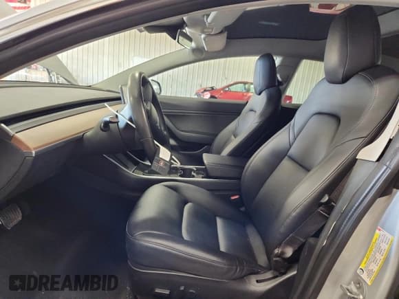 ✅ 2018 Tesla Model 3 Long Range Battery • VIN: 5YJ3E1EB4JF087614 • Lot: 92456345. Wystawiony na Copart z przebiegiem 40 486 mil. Bezpłatny archiwum sprzedaży aukcyjnych z USA i szczegółowy raport historii pojazdu na DreamBid. Zdjęcie 7.