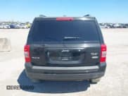 ✅ 2017 Jeep Patriot Latitude • VIN: 1C4NJRFB3HD174116 • Lot: 41839563. Wystawiony na IAAI z przebiegiem 237 158 mil. Bezpłatny archiwum sprzedaży aukcyjnych z USA i szczegółowy raport historii pojazdu na DreamBid. Zdjęcie 16.