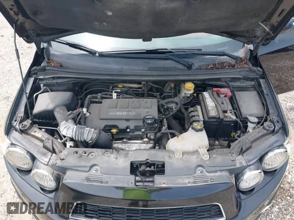 2015 Chevrolet Sonic LT z VIN 1G1JC6SB0F4157826, wystawiony jako IAAI lot #42503574 z przebiegiem 101 437 mil mil oraz . Historia ofert i sprzedaży dostępna na DreamBid. Obrazek 10.