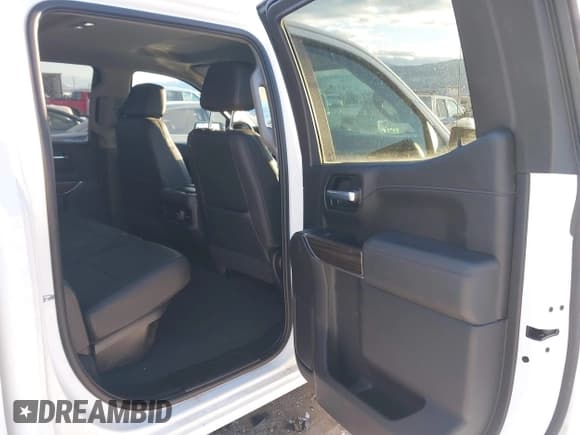 ✅ 2020 Chevrolet Silverado 1500 RST • VIN: 3GCUYEET4LG336258 • Lot: 41360996. Listed on IAAI with 117,659 mi. Free auction sales archive from the USA and detailed vehicle history report at DreamBid. Image 8.