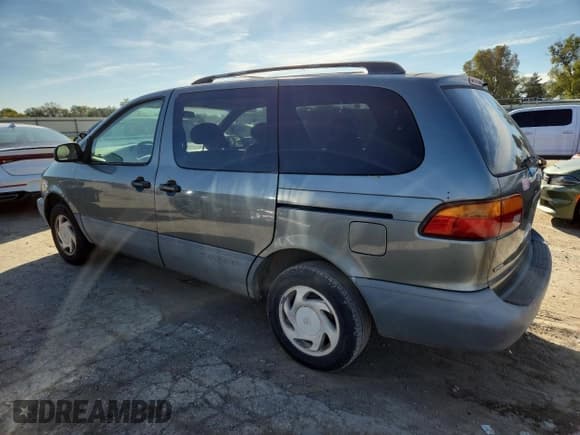 ✅ 1998 Toyota Sienna LE • VIN: 4T3ZF13C7WU040727 • Лот: 90892635. Опубликован ранее на Copart с пробегом 179 243 миль. Бесплатный доступ к архиву аукционных продаж из США и подробный отчёт об истории автомобиля на DreamBid. Изображение 2.