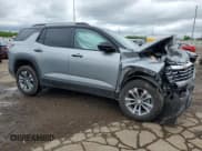 ✅ 2025 Chevrolet Equinox AWD LT • VIN: 3GNAXPEG9SL112825 • Lot: 57782245. Wystawiony na Copart z przebiegiem 7 987 mil. Bezpłatny archiwum sprzedaży aukcyjnych z USA i szczegółowy raport historii pojazdu na DreamBid. Zdjęcie 4.