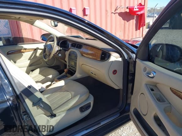 ✅ 2008 Jaguar X-Type • VIN: SAJWA51A78WJ31707 • Лот: 43497475. Опубликован ранее на IAAI с пробегом 79 418 миль. Бесплатный доступ к архиву аукционных продаж из США и подробный отчёт об истории автомобиля на DreamBid. Изображение 5.