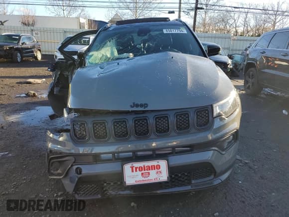 ✅ 2024 Jeep Compass Latitude • VIN: 3C4NJDBN0RT603212 • Lot: 85017794. Wystawiony na Copart z przebiegiem 2 639 mil. Bezpłatny archiwum sprzedaży aukcyjnych z USA i szczegółowy raport historii pojazdu na DreamBid. Zdjęcie 5.