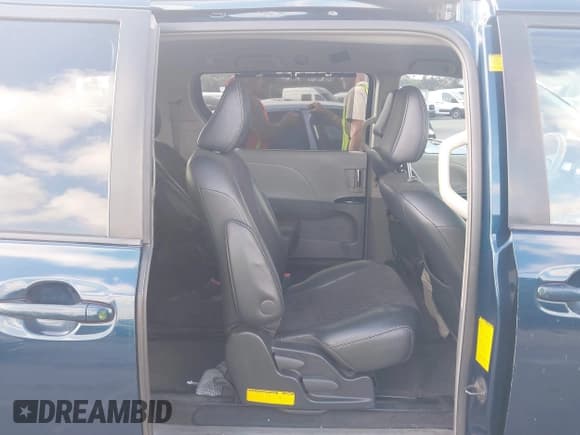 ✅ 2012 Toyota Sienna SE • VIN: 5TDXK3DC7CS232806 • Lot: 43348728. Listed on IAAI with 166,512 mi. Free auction sales archive from the USA and detailed vehicle history report at DreamBid. Image 8.