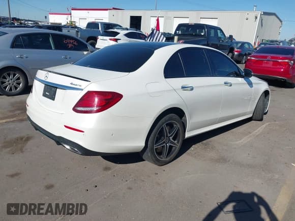 ✅ 2020 Mercedes-Benz E 450 • VIN: WDDZF6JB7LA707304 • Lot: 42665956. Wystawiony na IAAI z przebiegiem 29 533 mil. Bezpłatny archiwum sprzedaży aukcyjnych z USA i szczegółowy raport historii pojazdu na DreamBid. Zdjęcie 4.