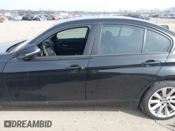 ✅ 2018 BMW 3 Series 320i xDrive • VIN: WBA8E5G53JNU45630 • Lot: 41561495. Listed on IAAI with 110,058 mi. Free auction sales archive from the USA and detailed vehicle history report at DreamBid. Image 14.