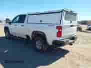 2020 Chevrolet Silverado 2500HD Work Truck z VIN 1GC2YLE71LF266041, wystawiony jako IAAI lot #42070288 z przebiegiem 158 606 mil mil oraz . Historia ofert i sprzedaży dostępna na DreamBid. Obrazek 3.