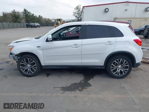 ✅ 2016 Mitsubishi Outlander SE • VIN: JA4AP3AW3GZ047124 • Lot: 41731316. Listed on IAAI with 146,769 mi. Free auction sales archive from the USA and detailed vehicle history report at DreamBid. Image 15.