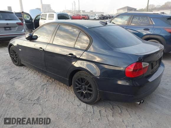 2006 BMW 3 Series 325xi with VIN WBAVD13506KV04453, listed as a IAAI auction lot 43456081 with 118,910 mi miles and . Bid and sale history available at DreamBid. Image 3.