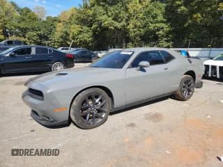 ✅ 2023 Dodge Challenger SXT • VIN: 2C3CDZAG5PH694003 • Lot: 82448565. Wystawiony na Copart z przebiegiem 10 004 mil. Bezpłatny archiwum sprzedaży aukcyjnych z USA i szczegółowy raport historii pojazdu na DreamBid. Zdjęcie 1.