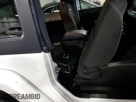 ✅ 2015 Jeep Wrangler Sahara • VIN: 1C4AJWBG5FL678426 • Lot: 44927095. Wystawiony na Copart z przebiegiem 105 966 mil. Bezpłatny archiwum sprzedaży aukcyjnych z USA i szczegółowy raport historii pojazdu na DreamBid. Zdjęcie 11.