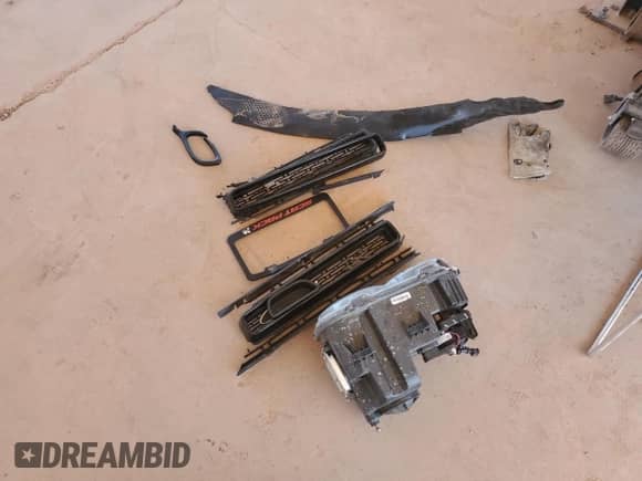 2022 Dodge Challenger R/T Scat Pack z VIN 2C3CDZFJ1NH215058, wystawiony jako Copart lot #84061825 z przebiegiem 34 788 mil mil oraz Szkoda całkowita • Salvage title. Historia ofert i sprzedaży dostępna na DreamBid. Obrazek 12.