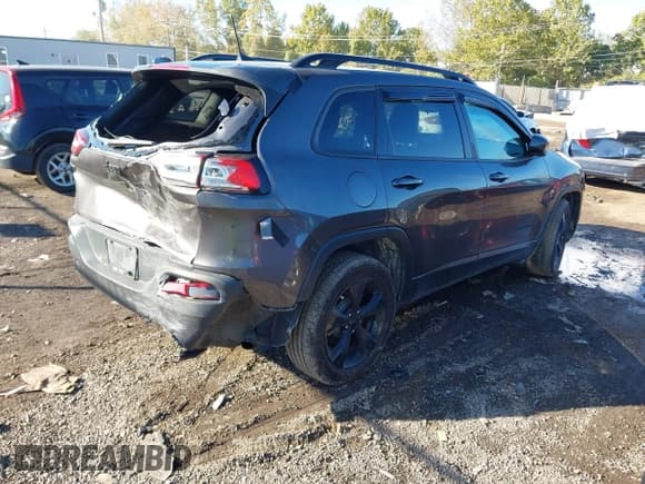 ✅ 2018 Jeep Cherokee Latitude • VIN: 1C4PJLCX3JD551488 • Лот: 43471827. Опубликован ранее на IAAI с пробегом 104 500 миль. Бесплатный доступ к архиву аукционных продаж из США и подробный отчёт об истории автомобиля на DreamBid. Изображение 4.