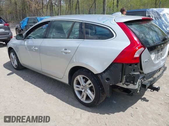 ✅ 2015 Volvo V60 T5 Premier • VIN: YV1612SB2F1188454 • Лот: 42176688. Опубликован ранее на IAAI с пробегом 114 523 миль. Бесплатный доступ к архиву аукционных продаж из США и подробный отчёт об истории автомобиля на DreamBid. Изображение 3.