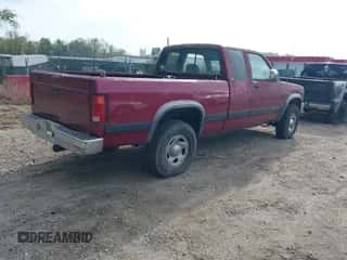 1996 Dodge Dakota z VIN 1B7GG23X0TS522196, wystawiony jako IAAI lot #42101267 z przebiegiem 181 363 mil mil oraz . Historia ofert i sprzedaży dostępna na DreamBid. Obrazek 4.