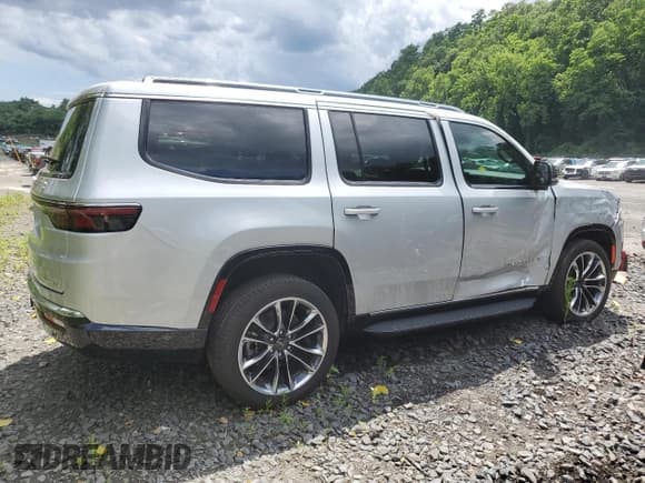 ✅ 2023 Jeep Wagoneer Series II • VIN: 1C4SJVBP1PS561660 • Лот: 64108605. Опубликован ранее на Copart с пробегом 17 716 миль. Бесплатный доступ к архиву аукционных продаж из США и подробный отчёт об истории автомобиля на DreamBid. Изображение 3.