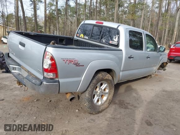 ✅ 2005 Toyota Tacoma • VIN: 5TELU42N55Z069789 • Lot: 41320317. Wystawiony na IAAI z przebiegiem 198 262 mil. Bezpłatny archiwum sprzedaży aukcyjnych z USA i szczegółowy raport historii pojazdu na DreamBid. Zdjęcie 4.
