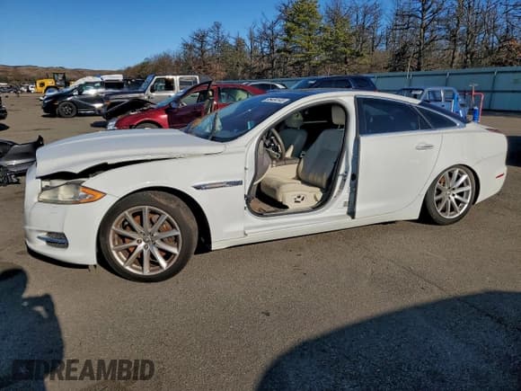 ✅ 2011 Jaguar XJ • VIN: SAJWA1CB6BLV05828 • Lot: 95434145. Wystawiony na Copart z przebiegiem 125 147 mil. Bezpłatny archiwum sprzedaży aukcyjnych z USA i szczegółowy raport historii pojazdu na DreamBid. Zdjęcie 1.