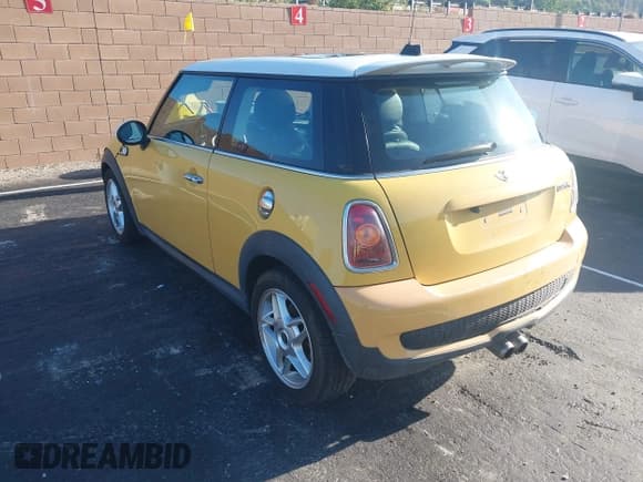 ✅ 2009 MINI Hardtop S • VIN: WMWMF73559TV39707 • Lot: 43276658. Listed on IAAI with 80,005 mi. Free auction sales archive from the USA and detailed vehicle history report at DreamBid. Image 3.