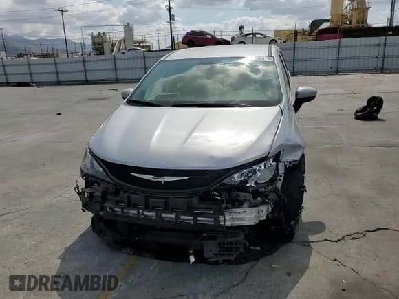 ✅ 2023 Chrysler Voyager LX • VIN: 2C4RC1CG1PR515991 • Лот: 80330515. Опубликован ранее на Copart с пробегом 69 917 миль. Бесплатный доступ к архиву аукционных продаж из США и подробный отчёт об истории автомобиля на DreamBid. Изображение 15.