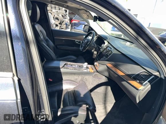 ✅ 2017 Volvo XC90 Inscription • VIN: YV4BC0PL1H1170421 • Lot: 92354765. Wystawiony na Copart z przebiegiem 143 851 mil. Bezpłatny archiwum sprzedaży aukcyjnych z USA i szczegółowy raport historii pojazdu na DreamBid. Zdjęcie 5.