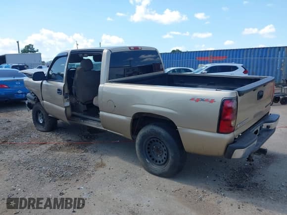 ✅ 2004 Chevrolet Silverado 1500 LS • VIN: 2GCEC19V341182031 • Лот: 42504776. Опубликован ранее на IAAI с пробегом Не указан. Бесплатный доступ к архиву аукционных продаж из США и подробный отчёт об истории автомобиля на DreamBid. Изображение 3.
