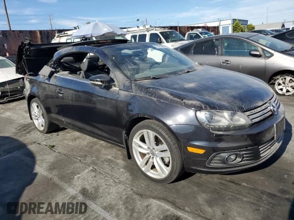 ✅ 2014 Volkswagen Eos Executive • VIN: WVWFW8AH8EV005551 • Lot: 70575365. Wystawiony na Copart z przebiegiem 93 816 mil. Bezpłatny archiwum sprzedaży aukcyjnych z USA i szczegółowy raport historii pojazdu na DreamBid. Zdjęcie 4.