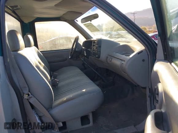 ✅ 1995 Chevrolet Silverado 1500 • VIN: 1GCEK14Z3SZ114345 • Lot: 43493891. Wystawiony na IAAI z przebiegiem 174 964 mil. Bezpłatny archiwum sprzedaży aukcyjnych z USA i szczegółowy raport historii pojazdu na DreamBid. Zdjęcie 5.