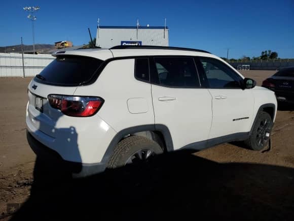 2021 Jeep Compass 80th Anniversary с VIN 3C4NJDEB5MT570623, выставлен на аукционе Copart как лот 85133655 с пробегом 56 952 миль миль и Списание • Salvage title. История ставок и продаж доступна на DreamBid. Изображение 3.