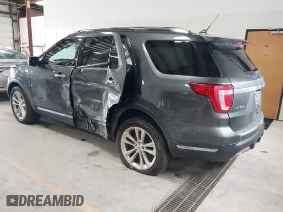 ✅ 2018 Ford Explorer Limited • VIN: 1FM5K8F88JGC84008 • Lot: 42203786. Wystawiony na IAAI z przebiegiem 84 583 mil. Bezpłatny archiwum sprzedaży aukcyjnych z USA i szczegółowy raport historii pojazdu na DreamBid. Zdjęcie 3.