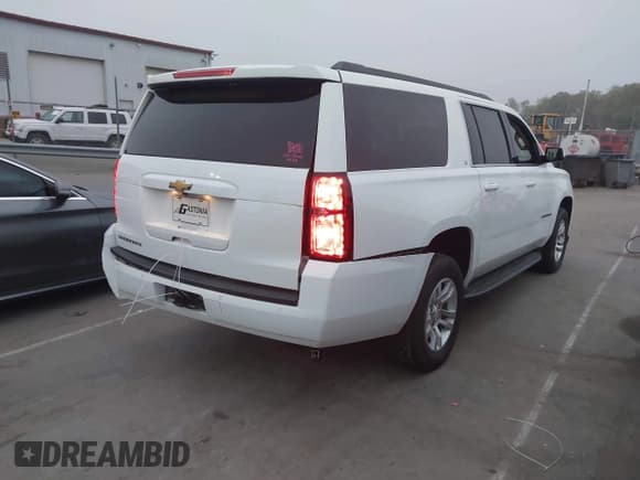 ✅ 2020 Chevrolet Suburban LT • VIN: 1GNSCHKC6LR113299 • Lot: 41921541. Wystawiony na IAAI z przebiegiem 89 902 mil. Bezpłatny archiwum sprzedaży aukcyjnych z USA i szczegółowy raport historii pojazdu na DreamBid. Zdjęcie 4.