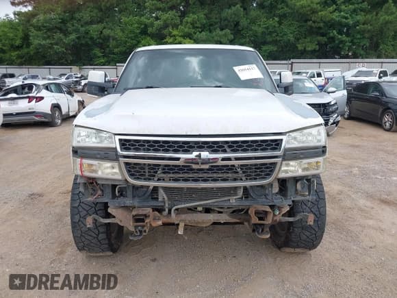 ✅ 2006 Chevrolet Silverado 2500HD LT3 • VIN: 1GCHK23D86F237137 • Lot: 42654117. Wystawiony na IAAI z przebiegiem Nie podano. Bezpłatny archiwum sprzedaży aukcyjnych z USA i szczegółowy raport historii pojazdu na DreamBid. Zdjęcie 12.