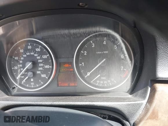 ✅ 2009 BMW 3 Series 328i • VIN: WBAPH775X9NM30908 • Lot: 42826473. Wystawiony na IAAI z przebiegiem 212 295 mil. Bezpłatny archiwum sprzedaży aukcyjnych z USA i szczegółowy raport historii pojazdu na DreamBid. Zdjęcie 7.